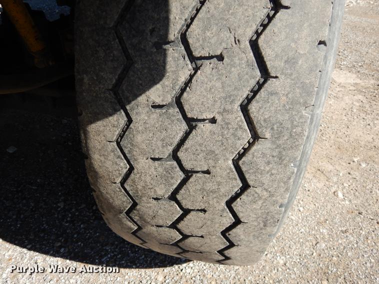 image for item J5660 1997 Ford LTS9000 vacuum truck