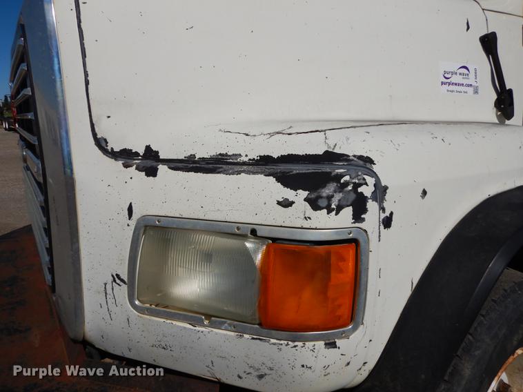 image for item J5660 1997 Ford LTS9000 vacuum truck