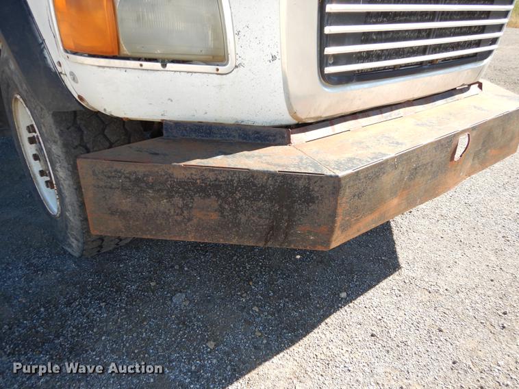 image for item J5660 1997 Ford LTS9000 vacuum truck