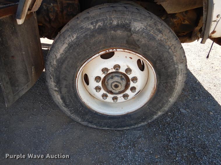 image for item J5660 1997 Ford LTS9000 vacuum truck