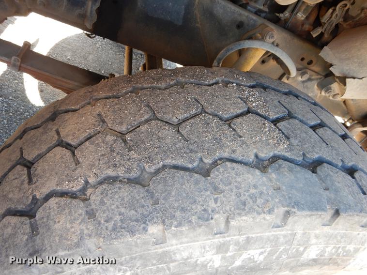 image for item J5660 1997 Ford LTS9000 vacuum truck