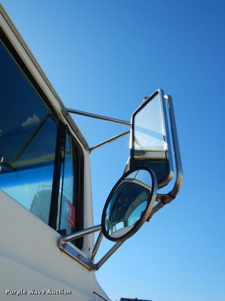 image for item J5660 1997 Ford LTS9000 vacuum truck