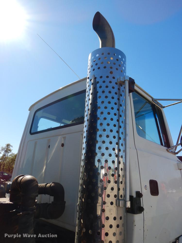 image for item J5660 1997 Ford LTS9000 vacuum truck