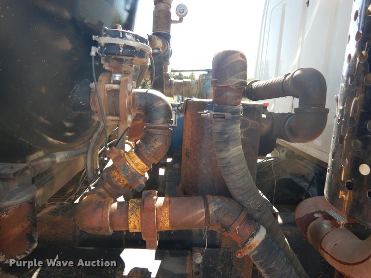 image for item J5660 1997 Ford LTS9000 vacuum truck