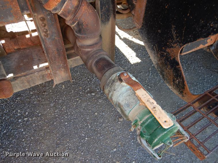 image for item J5660 1997 Ford LTS9000 vacuum truck