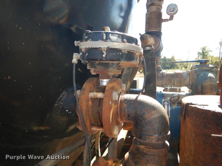 image for item J5660 1997 Ford LTS9000 vacuum truck