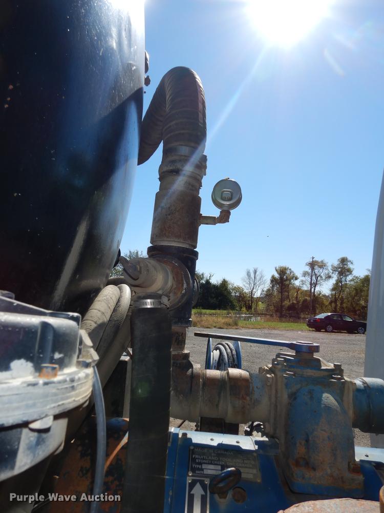 image for item J5660 1997 Ford LTS9000 vacuum truck