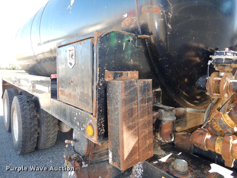 image for item J5660 1997 Ford LTS9000 vacuum truck