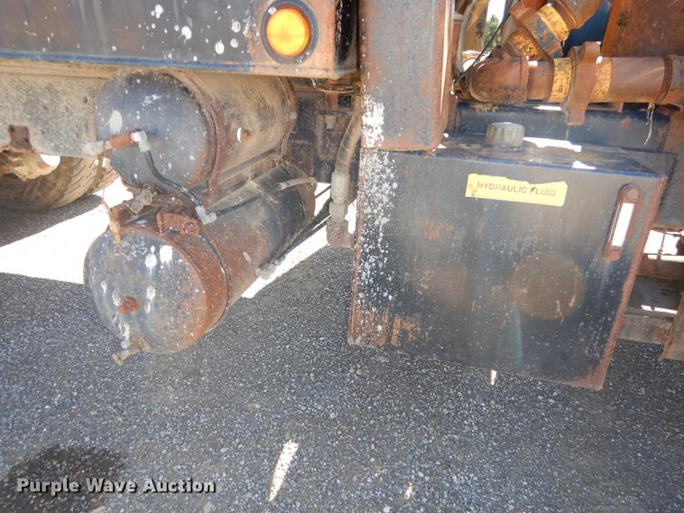 image for item J5660 1997 Ford LTS9000 vacuum truck