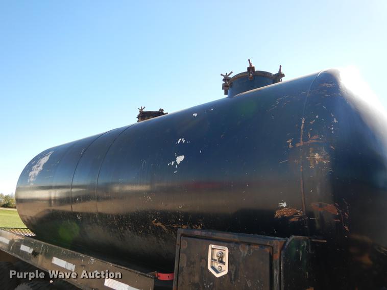 image for item J5660 1997 Ford LTS9000 vacuum truck