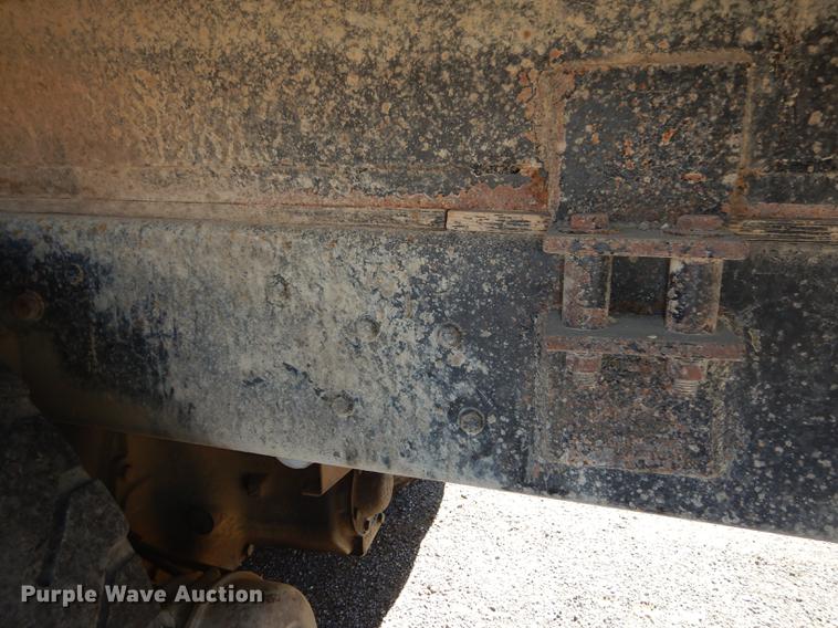 image for item J5660 1997 Ford LTS9000 vacuum truck