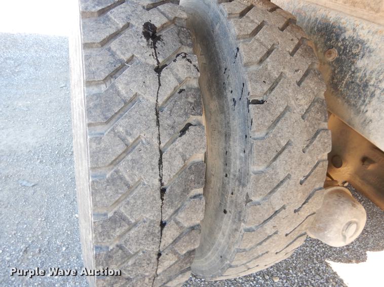 image for item J5660 1997 Ford LTS9000 vacuum truck