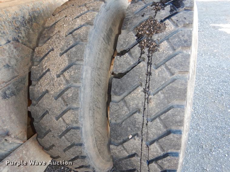 image for item J5660 1997 Ford LTS9000 vacuum truck