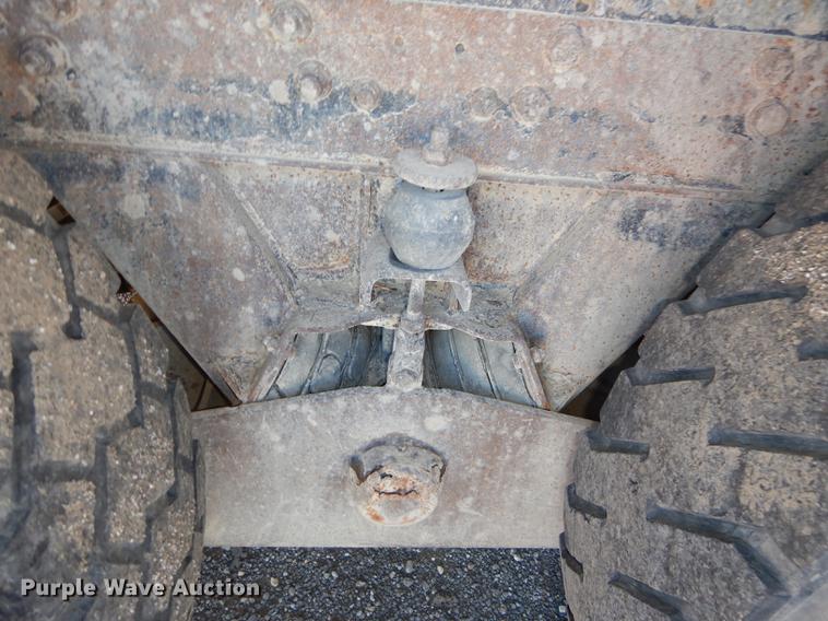 image for item J5660 1997 Ford LTS9000 vacuum truck