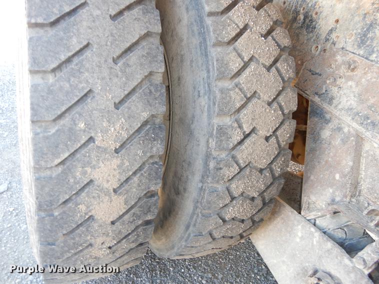 image for item J5660 1997 Ford LTS9000 vacuum truck