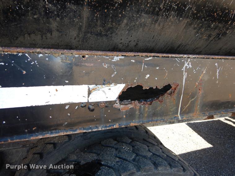 image for item J5660 1997 Ford LTS9000 vacuum truck