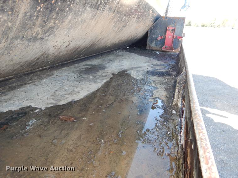 image for item J5660 1997 Ford LTS9000 vacuum truck