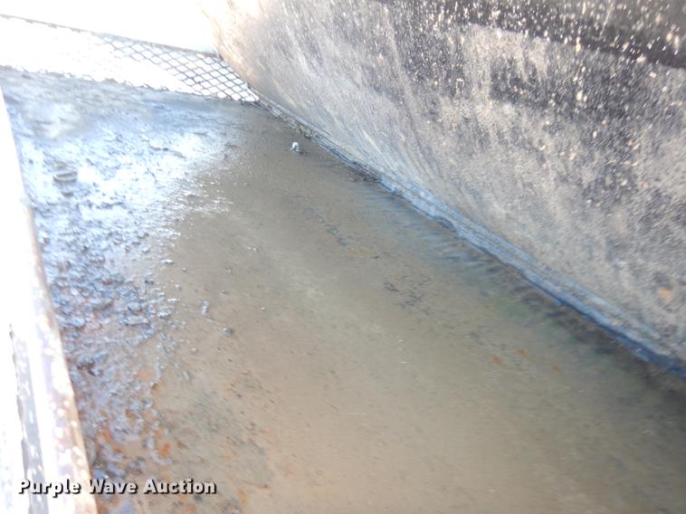 image for item J5660 1997 Ford LTS9000 vacuum truck