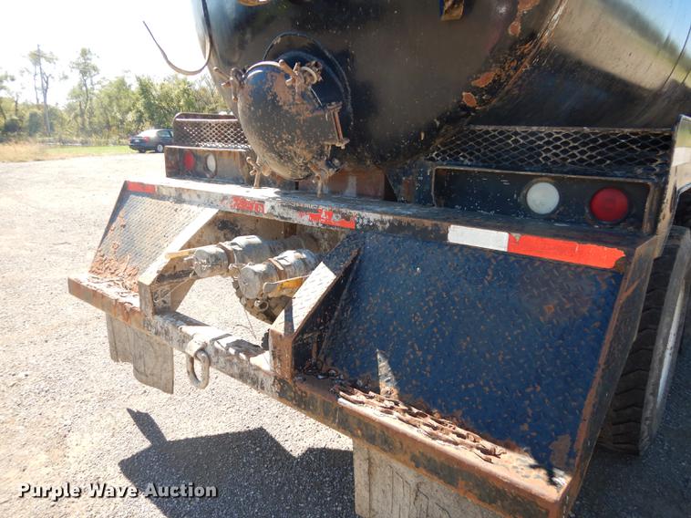 image for item J5660 1997 Ford LTS9000 vacuum truck