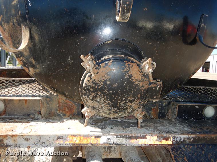 image for item J5660 1997 Ford LTS9000 vacuum truck