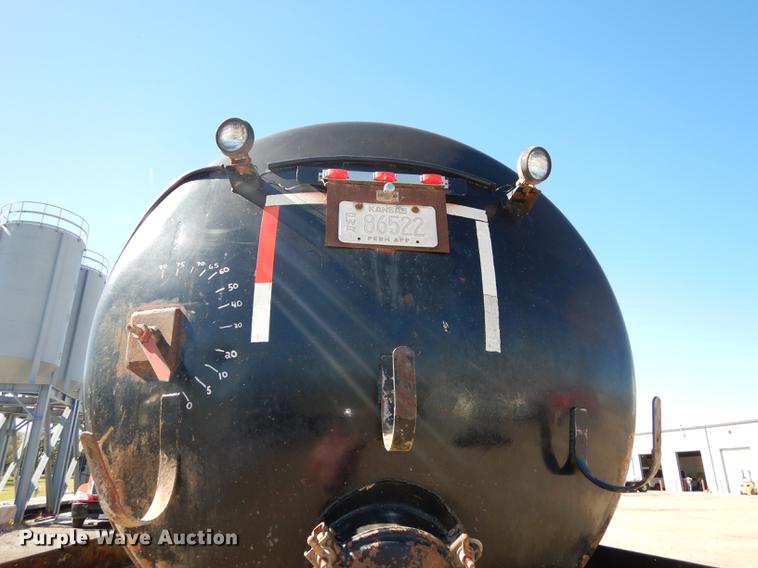 image for item J5660 1997 Ford LTS9000 vacuum truck