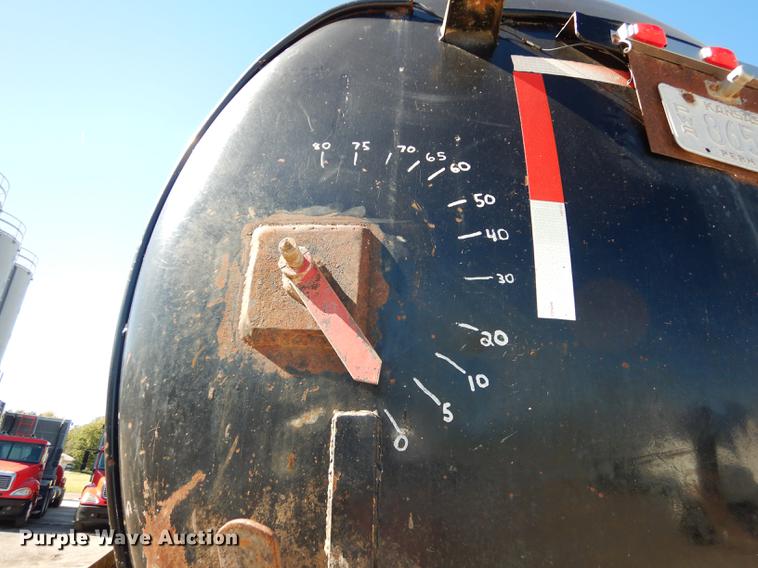 image for item J5660 1997 Ford LTS9000 vacuum truck