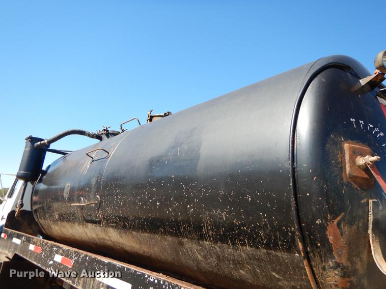 image for item J5660 1997 Ford LTS9000 vacuum truck