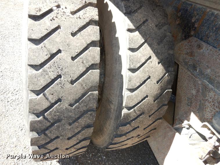 image for item J5660 1997 Ford LTS9000 vacuum truck