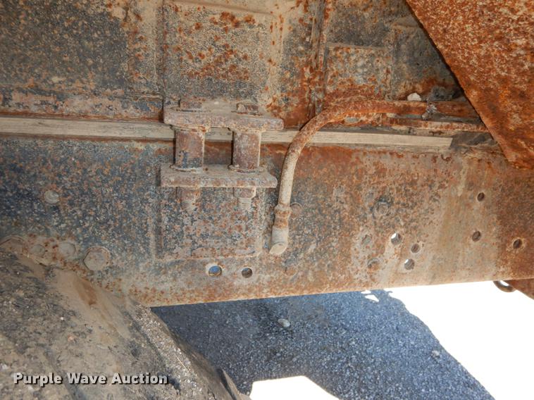 image for item J5660 1997 Ford LTS9000 vacuum truck