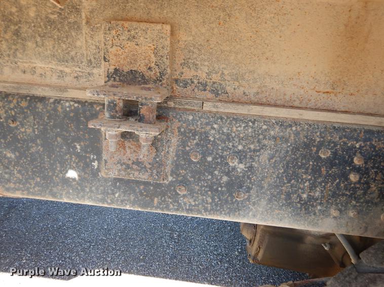 image for item J5660 1997 Ford LTS9000 vacuum truck