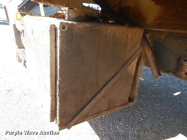 image for item J5660 1997 Ford LTS9000 vacuum truck