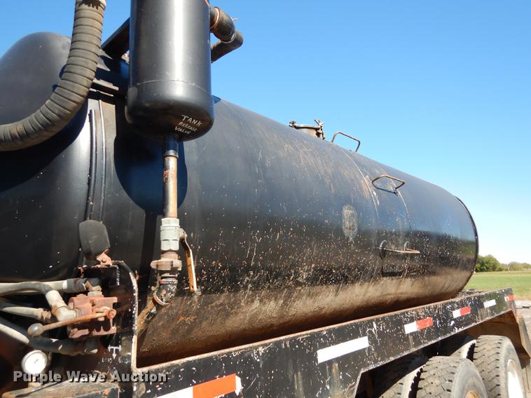 image for item J5660 1997 Ford LTS9000 vacuum truck