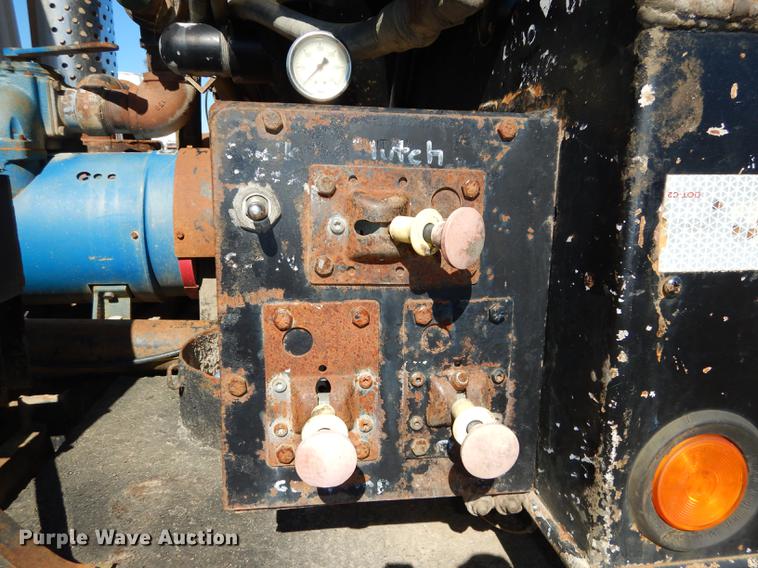 image for item J5660 1997 Ford LTS9000 vacuum truck