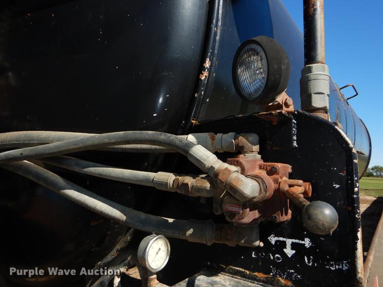 image for item J5660 1997 Ford LTS9000 vacuum truck