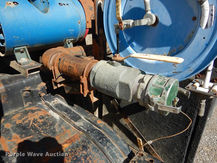 image for item J5660 1997 Ford LTS9000 vacuum truck