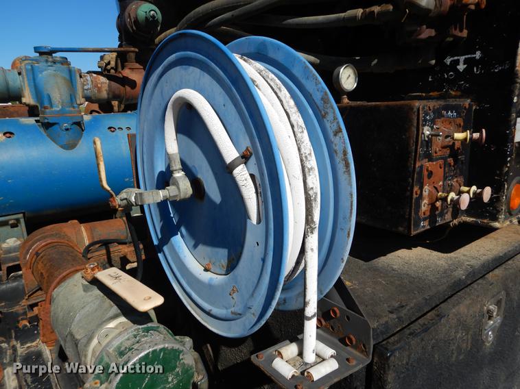 image for item J5660 1997 Ford LTS9000 vacuum truck