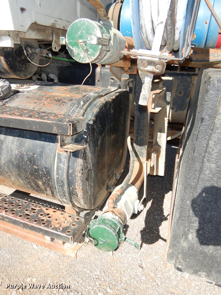 image for item J5660 1997 Ford LTS9000 vacuum truck