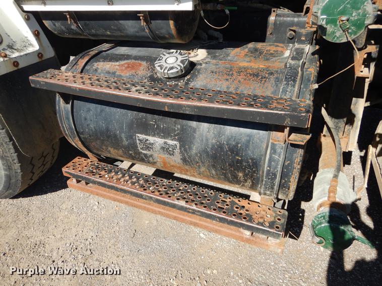 image for item J5660 1997 Ford LTS9000 vacuum truck