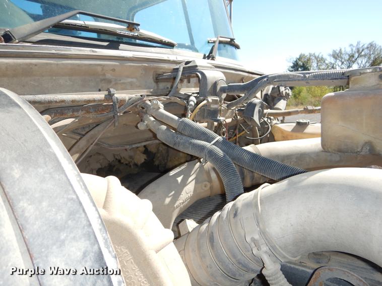 image for item J5660 1997 Ford LTS9000 vacuum truck