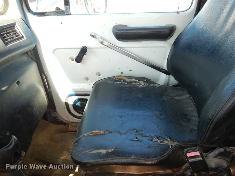 image for item J5660 1997 Ford LTS9000 vacuum truck