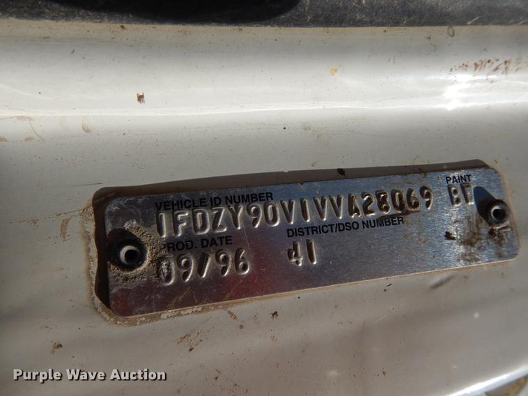 image for item J5660 1997 Ford LTS9000 vacuum truck