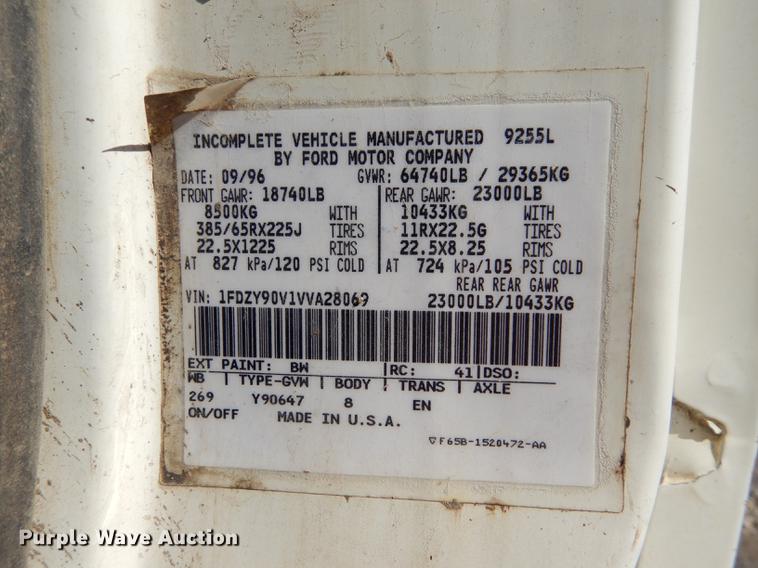 image for item J5660 1997 Ford LTS9000 vacuum truck