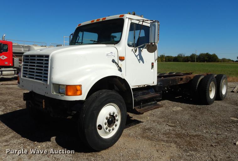 image for item J5661 1990 International 4900 truck chassis