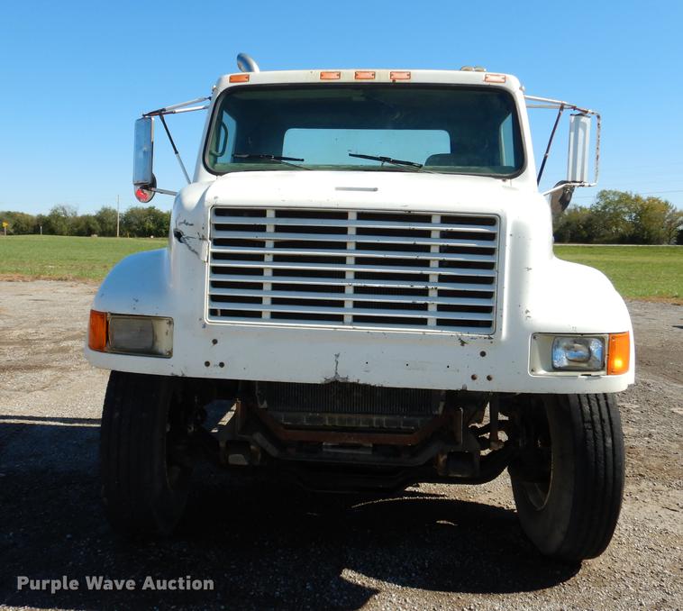 image for item J5661 1990 International 4900 truck chassis