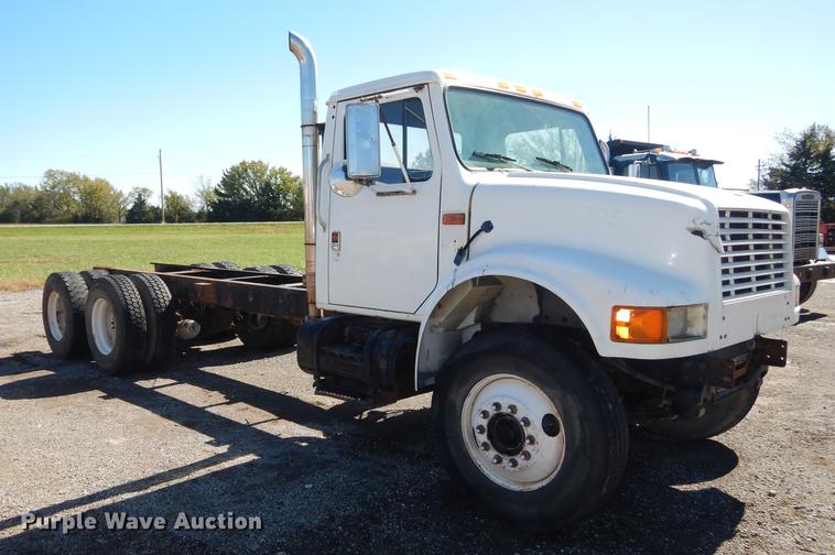 image for item J5661 1990 International 4900 truck chassis