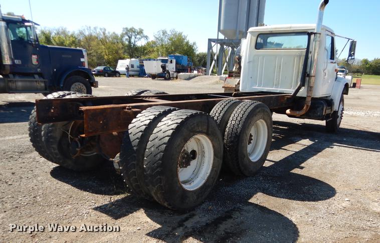 image for item J5661 1990 International 4900 truck chassis
