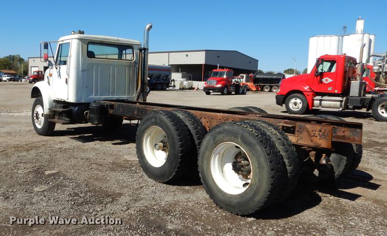 image for item J5661 1990 International 4900 truck chassis