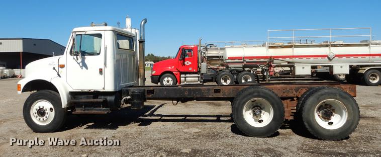 image for item J5661 1990 International 4900 truck chassis