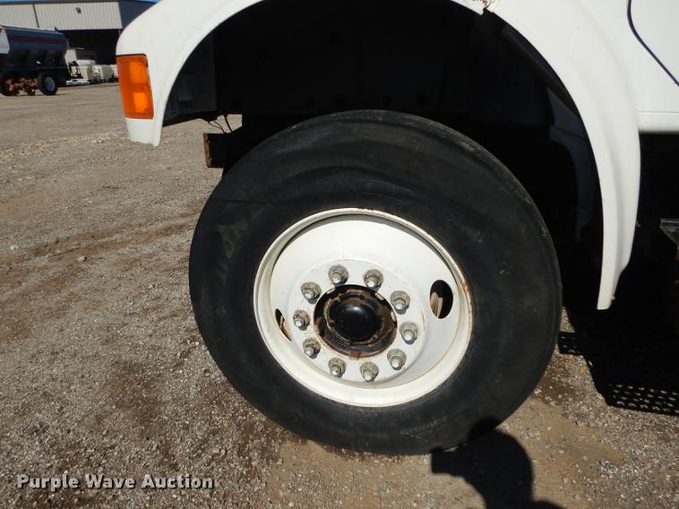 image for item J5661 1990 International 4900 truck chassis