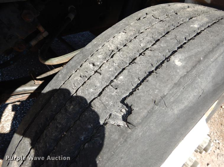 image for item J5661 1990 International 4900 truck chassis